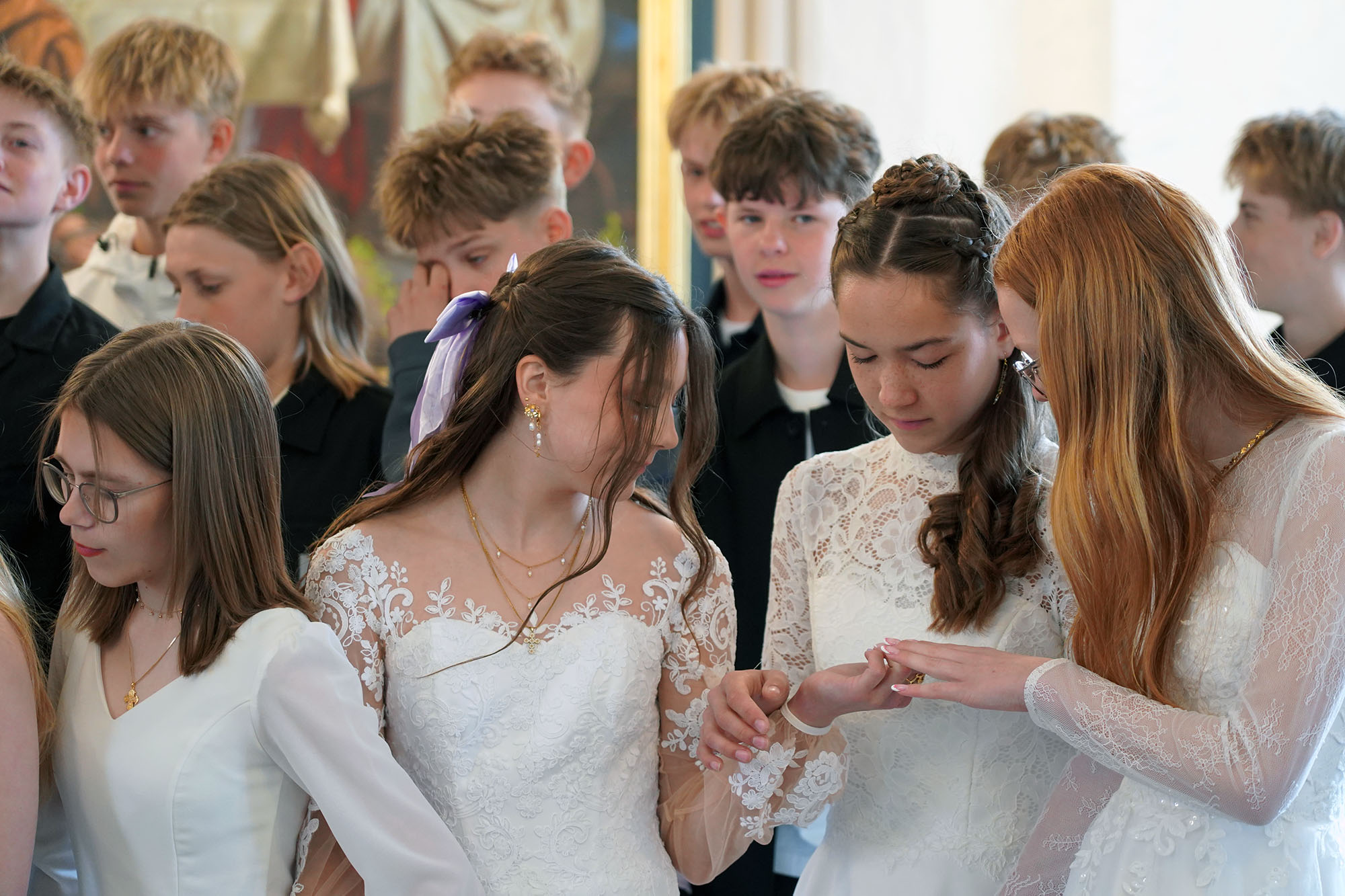 kdv-konfirmander-april2026-i-kirken.jpg